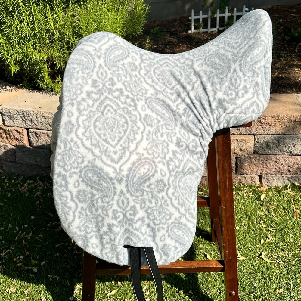 Gray Paisley saddle cover